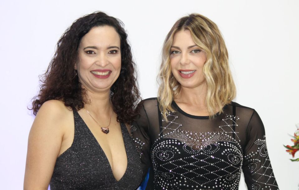 Sheila Mello com a proprietária Ana Lucia de Freitas - Foto: Renato Cipriano